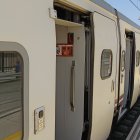 El Intercity de Madrid nada más llegar a la estación de Huércal-Viator, donde los viajeros hacen transbordo.