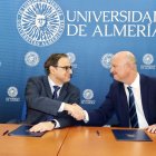 El rector, José Céspedes, y el director general comercial de Timac Agro, Mario Domingo