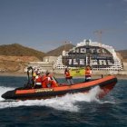 Activistas de Greenpeace reclaman la demolición del hotel del paraje del Algarrobico. / FOTO: Greenpeace