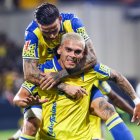 Brian Ocampo y Roger Martí en la celebración del tanto del uruguayo.