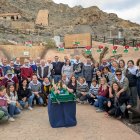 Fotografía de familia con los descubridores, guías turísticos, mineros y autoridades.