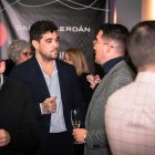 José Carmelo y Carlos Beltrán en el evento de presentción de Tomati&co que reunió a figuras relevantes del panorama empresarial.