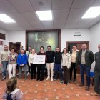 Entrega del cheque de recaudación a APREAL.