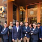Equipo profesional de Inmobiliaria Cano, en la sede de la empresa situada en Padre  Joaquín Reina, 5, enfrente del Centro Comercial Mediterráneo.