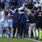 Los jugadores del Málaga celebran el gol marcado al Almería.