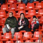 Muchos asientos vacíos en el Almería-Huesca.