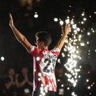 César de la Hoz con la camiseta de Soriano en la fiesta del ascenso.