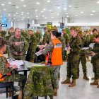 La Legión, en el Aeropuerto de Almería, rumbo a Rumanía.