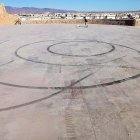 Marca de un neumático en el Cerro de San Cristóbal.