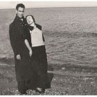 Angel Herráiz Comas y Victoria Pradal Gómez, en una playa de Almería, en 1934.
