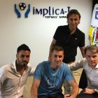 Barbero padre e hijo con Rafita e hijo en la agencia Implica.