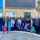 Concentración de veterinarios frente al Colegio Oficial de Veterinarios de Almería.