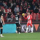 Febas firmó un gran partido en Almería confirmando su calidad.