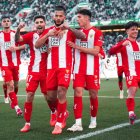 Los jugadores del Almería celebrando en Córdoba su última victoria en LaLiga.