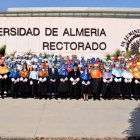 Foto de familia de los nuevos doctores y doctoras de la UAL.
