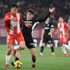 El defensa, con contrato hasta 2029, quiere ayudar al Almería en su camino a Primera.