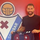 Antonio Puertas, el día que fue presentado en el Eibar.