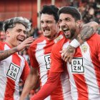 Melamed, Radovanovic y Édgar celebrando el primer gol de la tarde que llegó a los cinco minutos.