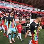 Los futbolistas del Almería saliendo al Estadio de los Juegos Mediterráneos para ganar al Zaragoza y poner fin a la mala racha tras ocho jornadas sin ganar.