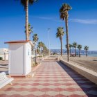 Nuevos aseos adaptados instalados en las playas de Roquetas de Mar.