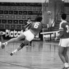 Granados marcando un gol al Tarrasa en aquella Liga de Primera División.