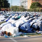 Los musulmanes celebran el final del mes del ayuno en Almería.