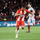 La rabia contenida de Luis Javier Suárez salía después de transformar el penalti frente a Andrés Fernández.