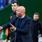 El entrenador asturiano del Racing de Santander mana en El Sardinero.