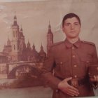 José Manuel Medina Reyes posando ante la Basílica del Pilar.