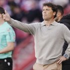 El entrenador del Almería no se baja del burro y habla de ascenso directo.