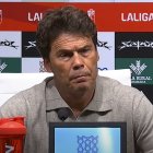 Rubi pensativo en la sala de prensa de Los Cármenes después de perder 3-1 con el Granada.