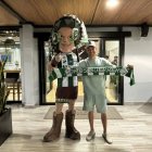 Fran Villalba posando feliz con su nuevo club en México.