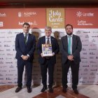 Los responsables de HolyCards, Juan Carlos Ramos Picchi y Javier Ayala, con el presidente de la Agrupación de Hermandades y Cofradías de Almería.