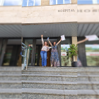 La alegría del as enfermeras que han conseguido quedarse en el Hospital Torrecárdenas.