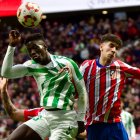 El delantero Marciano Sanca en el partido entre Atlético de Madrid B y Betis Deportivo en el Metropolitano.