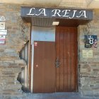 Imagen de la puerta del conocido establecimiento de Gádor.