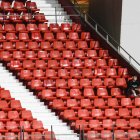 Muchas butacas vacías en el fondo norte del Mediterráneo en el partido que acabó en victoria ante el Racing de Ferrol.