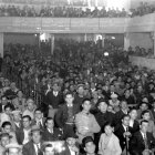 Interior del Teatro Cervantes en 1937, en uno de los actos que el Socorro Rojo organizaba durante la Guerra Civil.