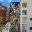 Mural en homenaje a la baldosa hidráulica de Almería pintado por Nauni y Paratas.