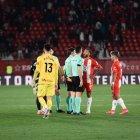 Luis Suárez habla con González Esteban en el Almería-Elche