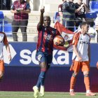 Soko celebrando en El Alcoraz su gol al Real Oviedo. décimo en LaLiga.