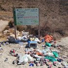 Basura tirada en una de las playas más bonitas de Almería. Imagen de archivo cedida por Laia Victoriano