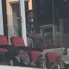 Rubi siguiendo el choque desde un palco VIP. Está sancionado también para la visita a Miranda de Ebro.