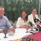 Raúl Enríquez, Fátima Herrera y Carmen Aguilar durante la comparecencia de prensa