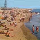 Playa de Villajarapa en Vera, al fondo las casetas de los bañistas en los años 60.
