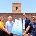 Presentación de la camiseta para la Media Maratón de Vera 2025.