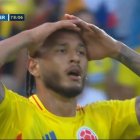 Luis Suárez se lamenta de la ocasión que tuvo en la segunda parte.
