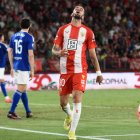 Álex Centelles lamentándose en la segunda mitad. El Oviedo se llevó la victoria con un gol en el descuento.