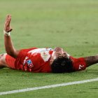 Nico Melamed lamentándose en el tramo final del partido. El Almería lo hizo todo para ganar y terminó perdiendo 1-2.