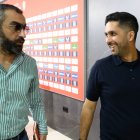 Mohamed El Assy y el presidente una vez concluyó la rueda de prensa en el Estadio Mediterráneo.